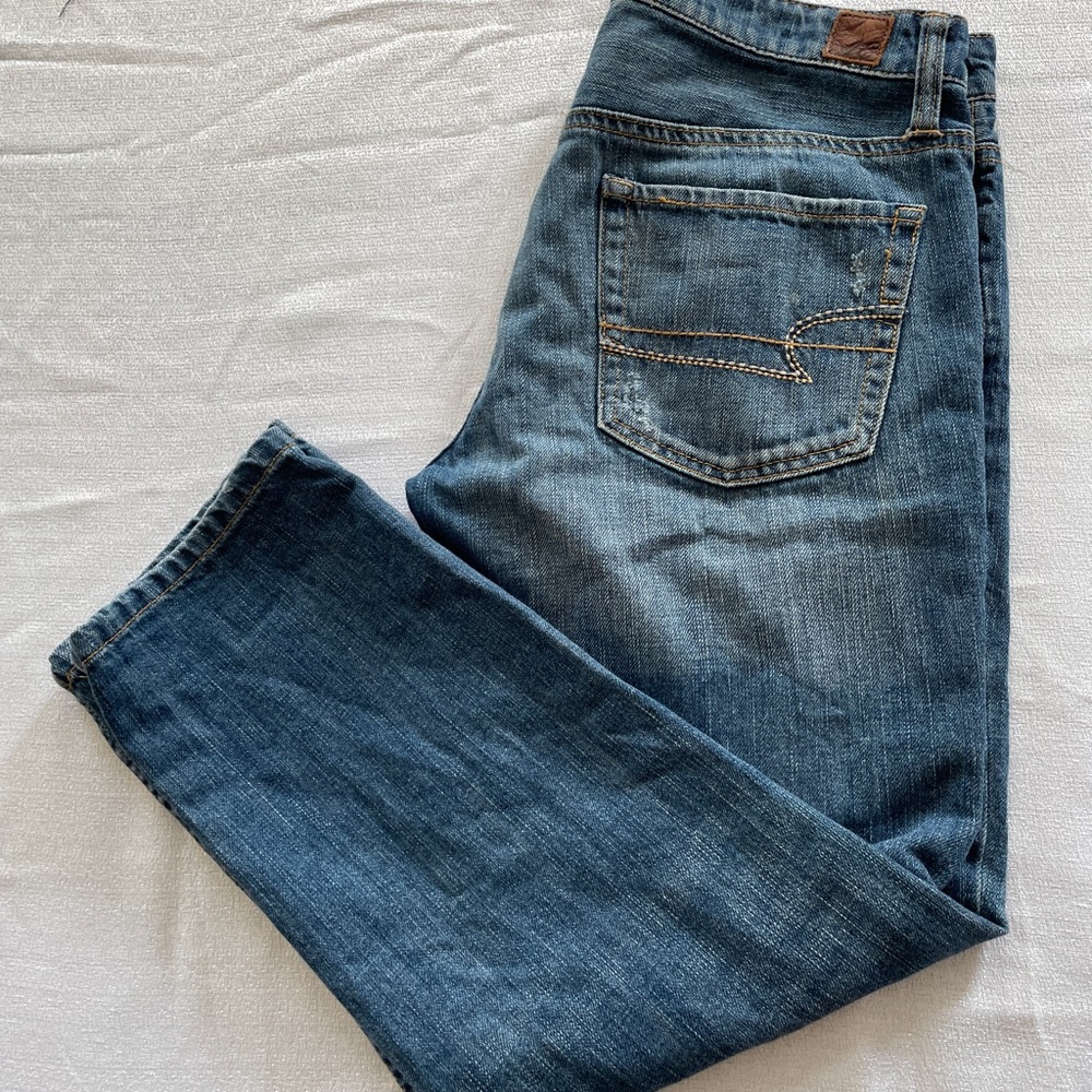 American Eagle Live your Life Reg Size 6 distressed jeans